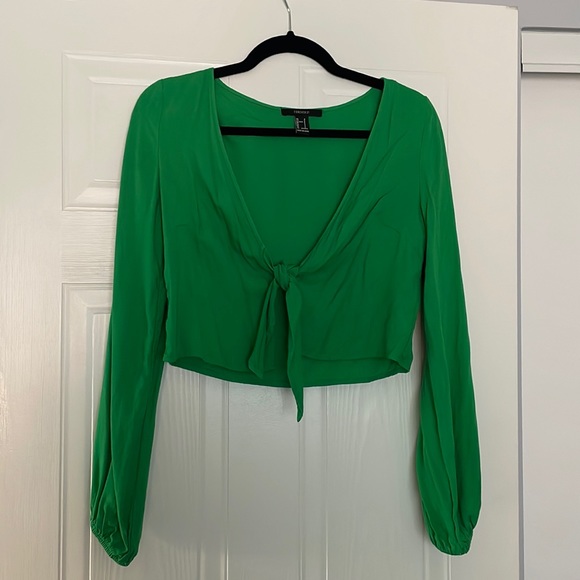✨3/$20 FOREVER21 Green Front-Tie Crop Top - Picture 1 of 3